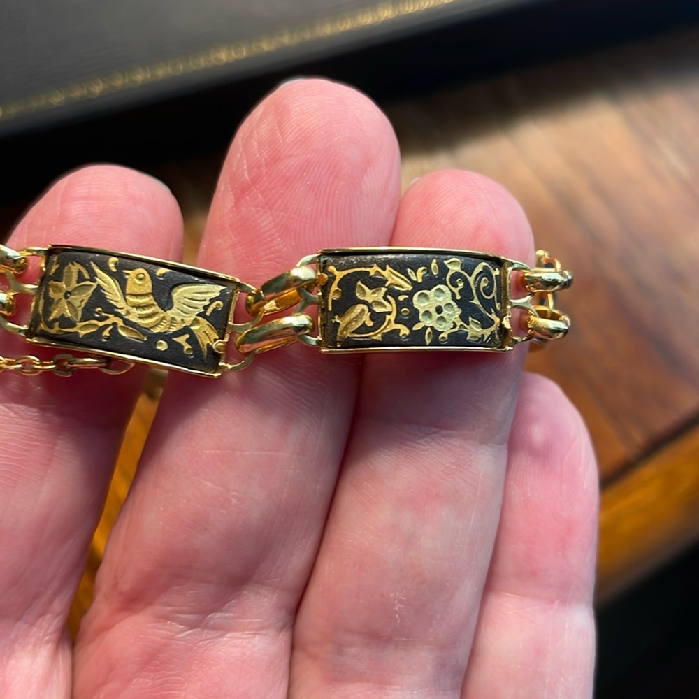 VINTAGE DAMASCENE - Gold Tone Black Birds Link Bracelet